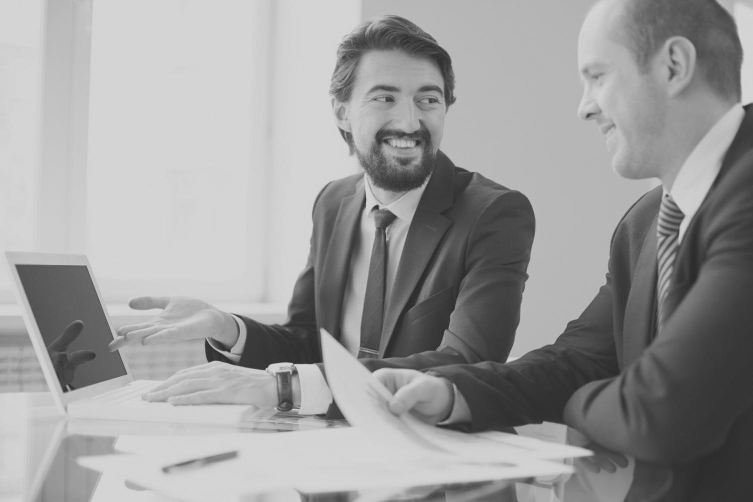 quosinarveltu Team bei der gemeinsamen Strategieplanung